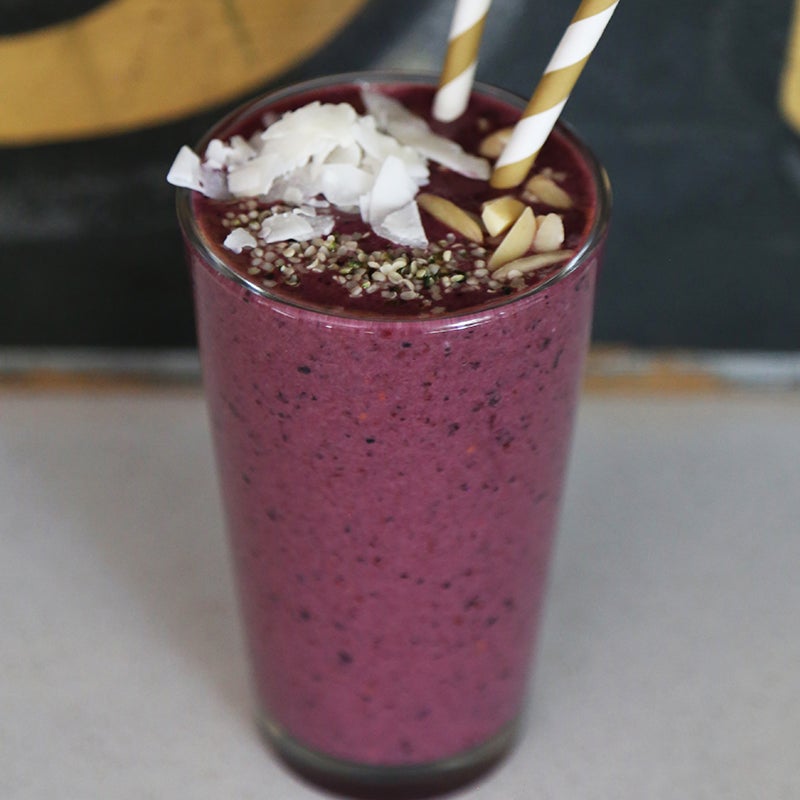 Tiffani Thiessen's Coconut Berry Power Açaí Smoothie Recipe